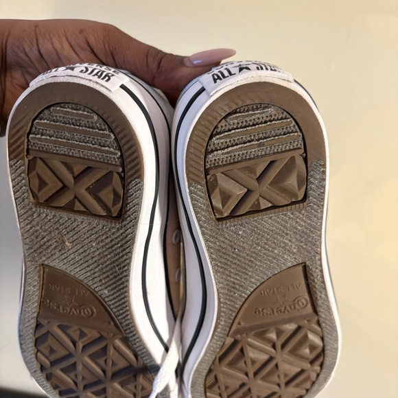 Converse Chuck Taylor All-Star low-top sneakers a tie-dye Size 8 Gently Worn - Picture 2 of 4